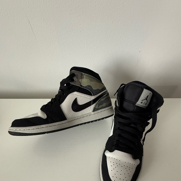 Air Jordan Sneakers Black White Camo - Picture 7 of 11